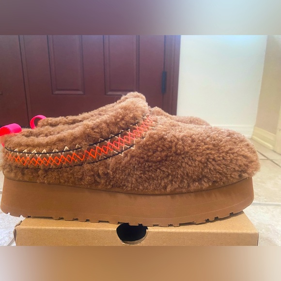 Sold! Not available! UGG NWB Taz Platform Braid Chestnut Sz10 Pink Leopard Socks - Picture 2 of 14